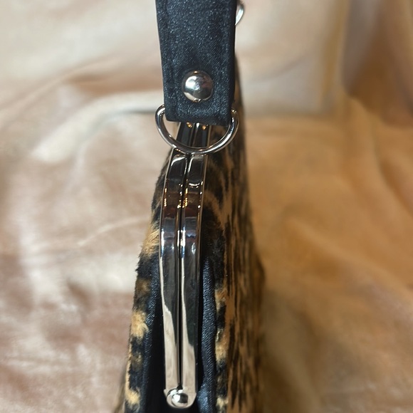 GIA New York, London, Paris faux fur bag - Picture 8 of 10